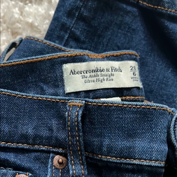 Abercrombie & Fitch Dark Wash Jeans - Picture 2 of 4